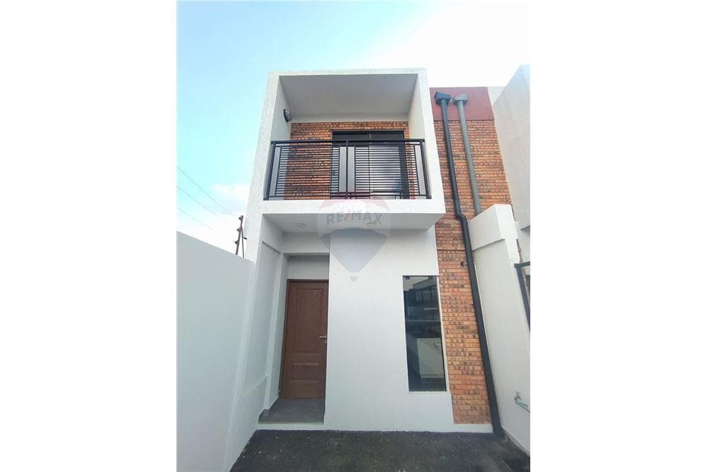 Vendo duplex en Luque - primer barrio
