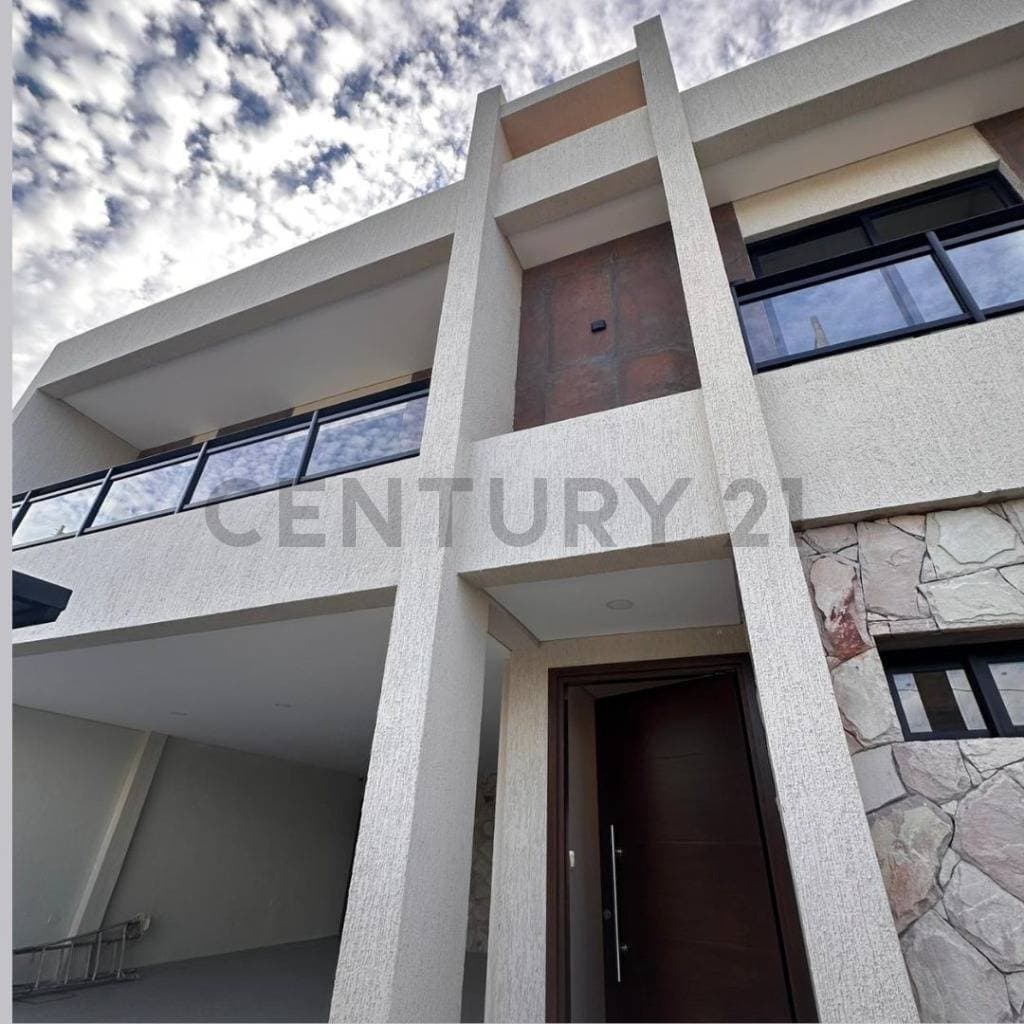 Residencia a estrenar de 3 niveles | barrio mburucuya