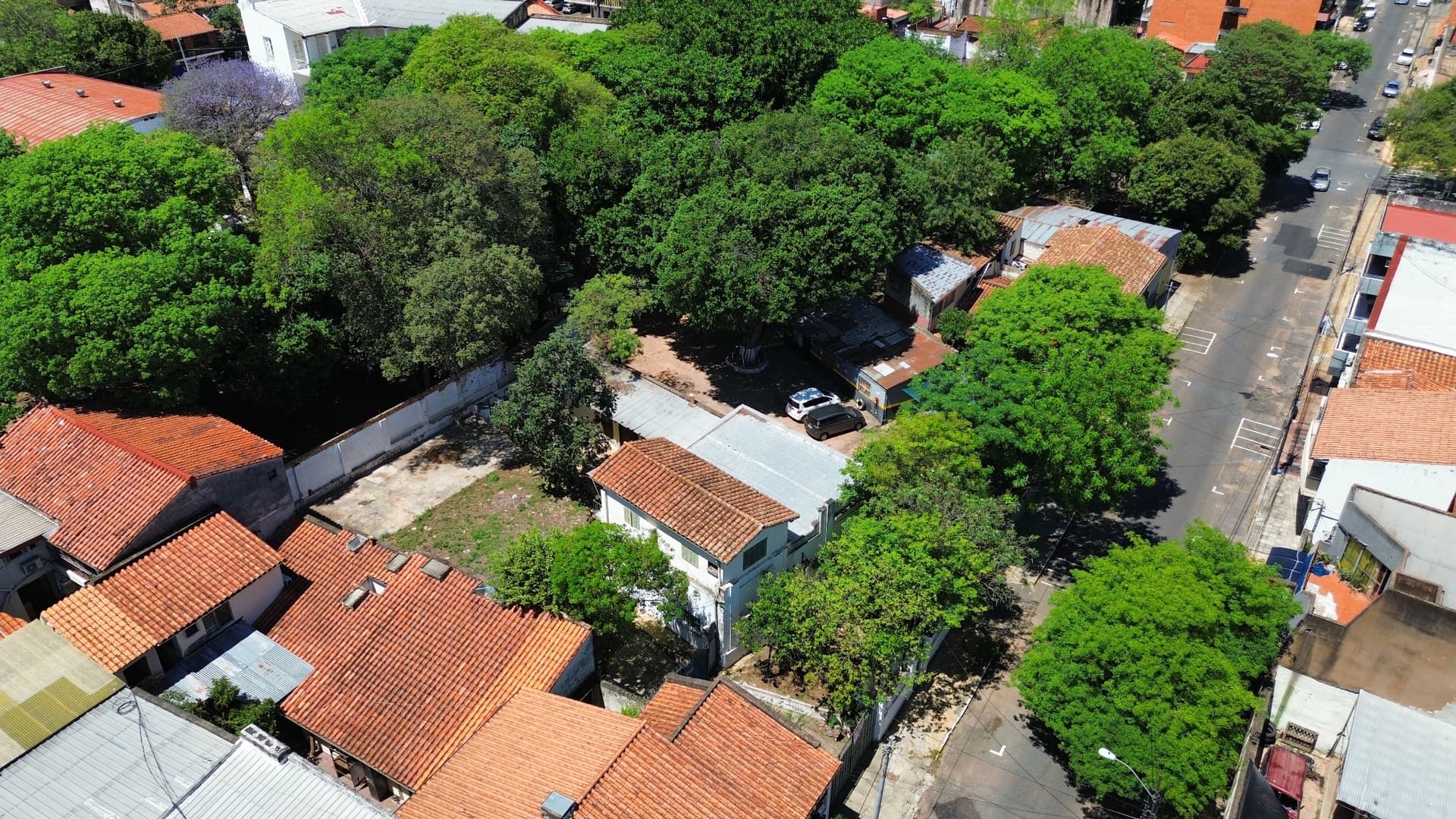 Terreno en venta con casa a demoler o refaccionar, foto 2