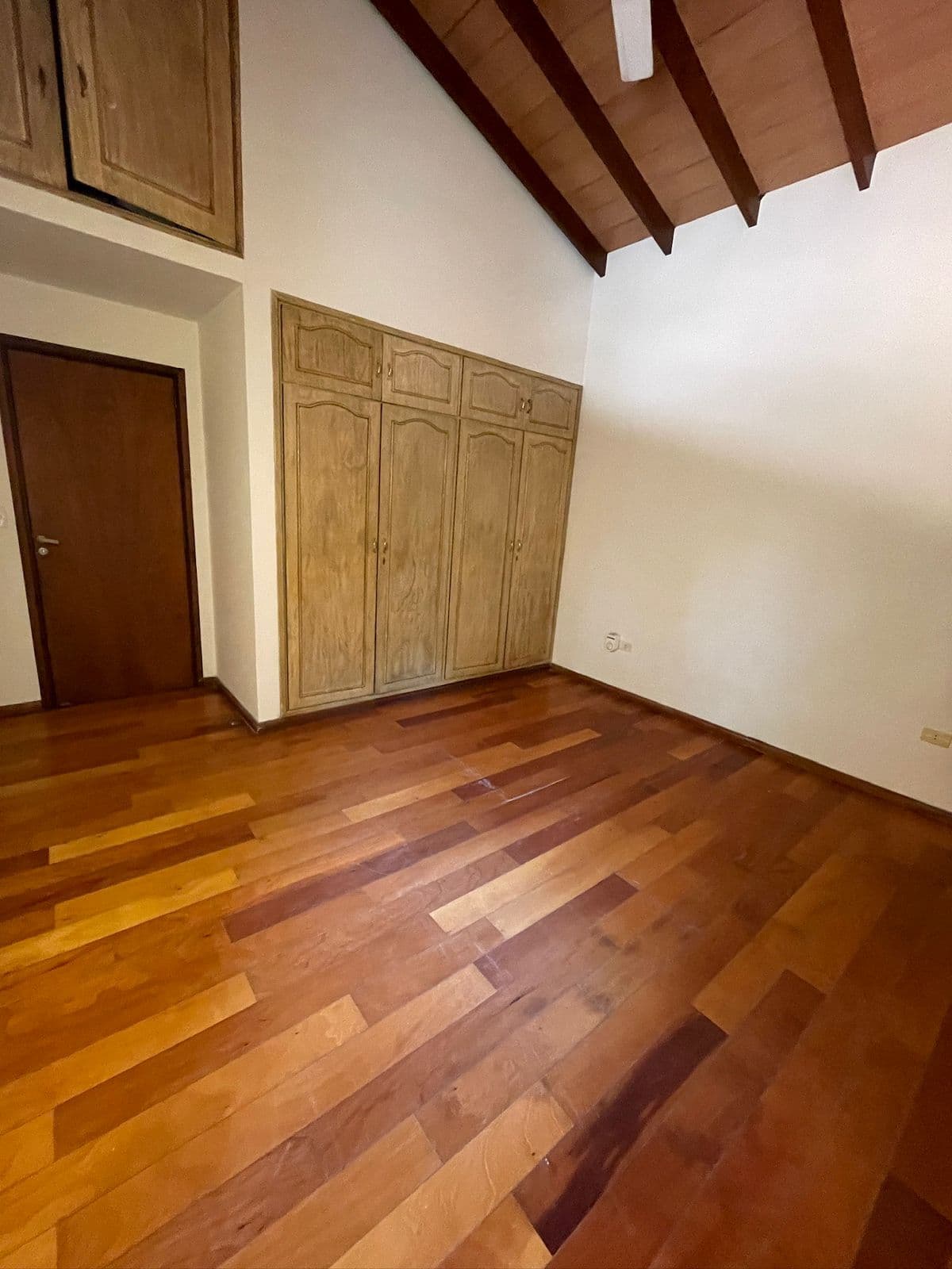 Residencia de 4 Habitaciones sobre Avda., Zona Municipalidad de Asunción — foto 5