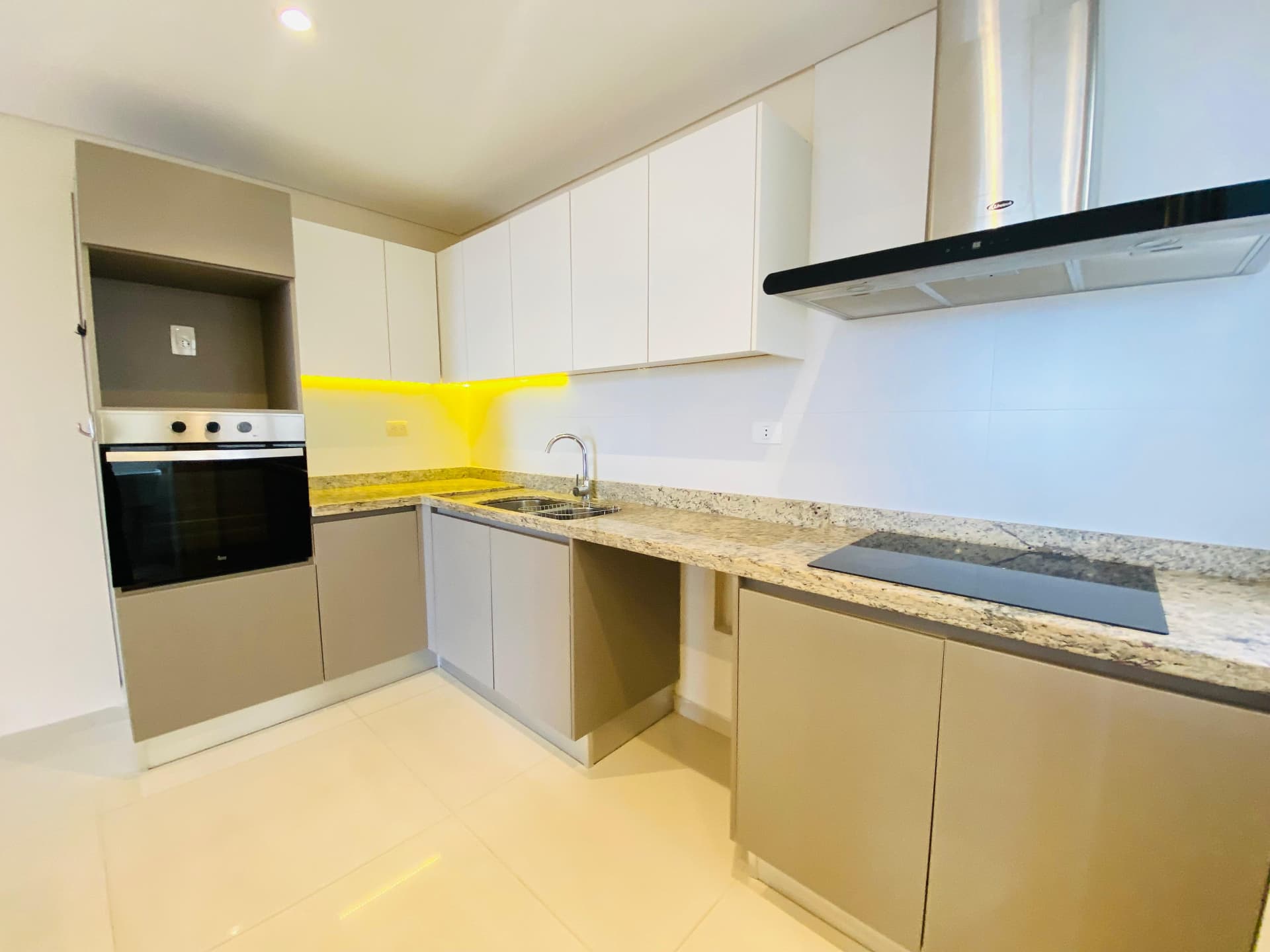 En venta luminoso departamento de tres habitaciones, foto 5