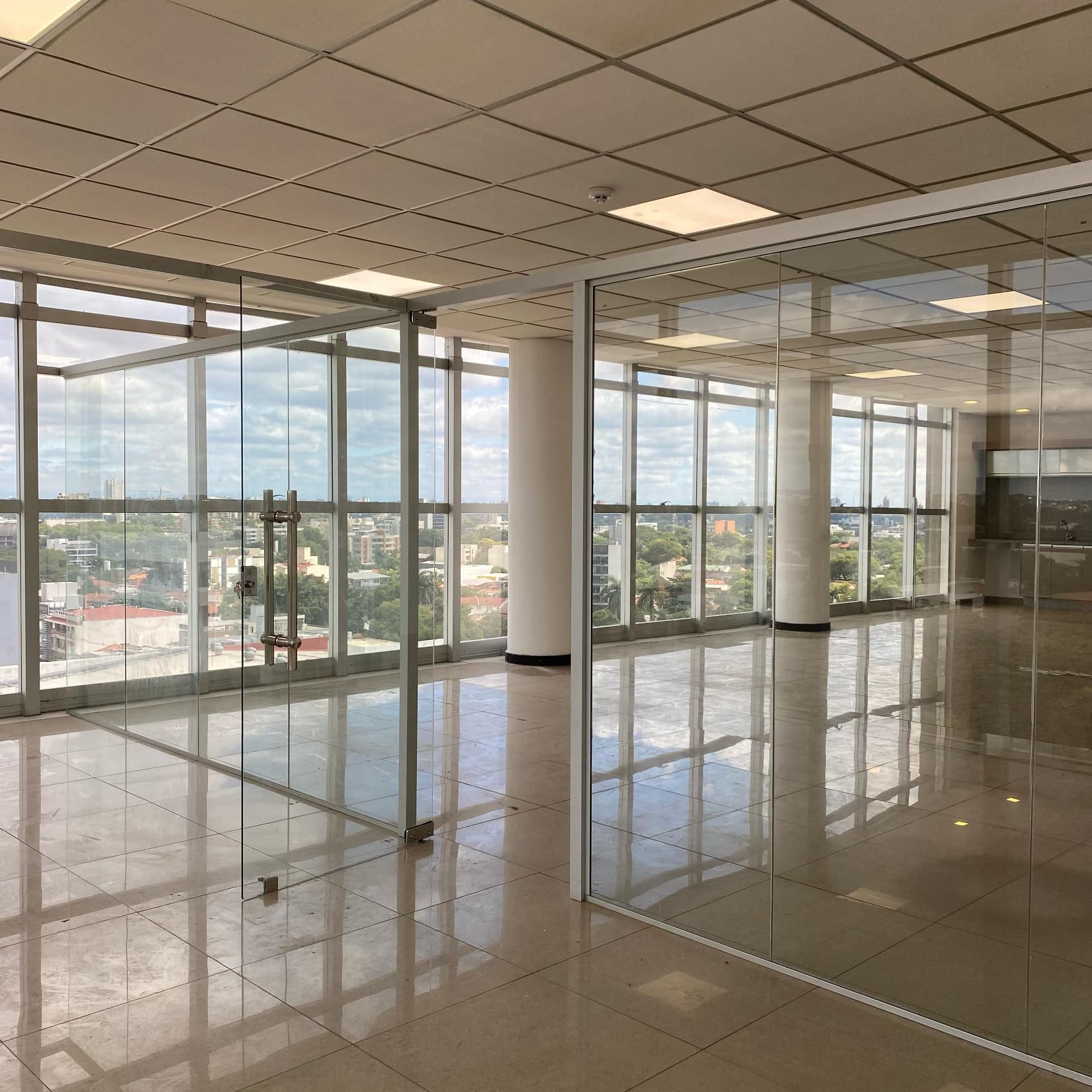 Alquilo Oficina Corporativa en SKY CENTER