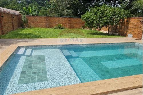 Vendo hermosa casa con piscina en Luque!!