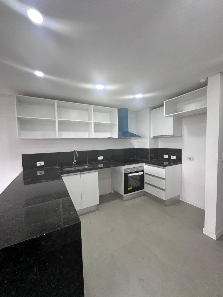 Departamento amplio de tres dormitorios en laurelty Luque! — foto 5
