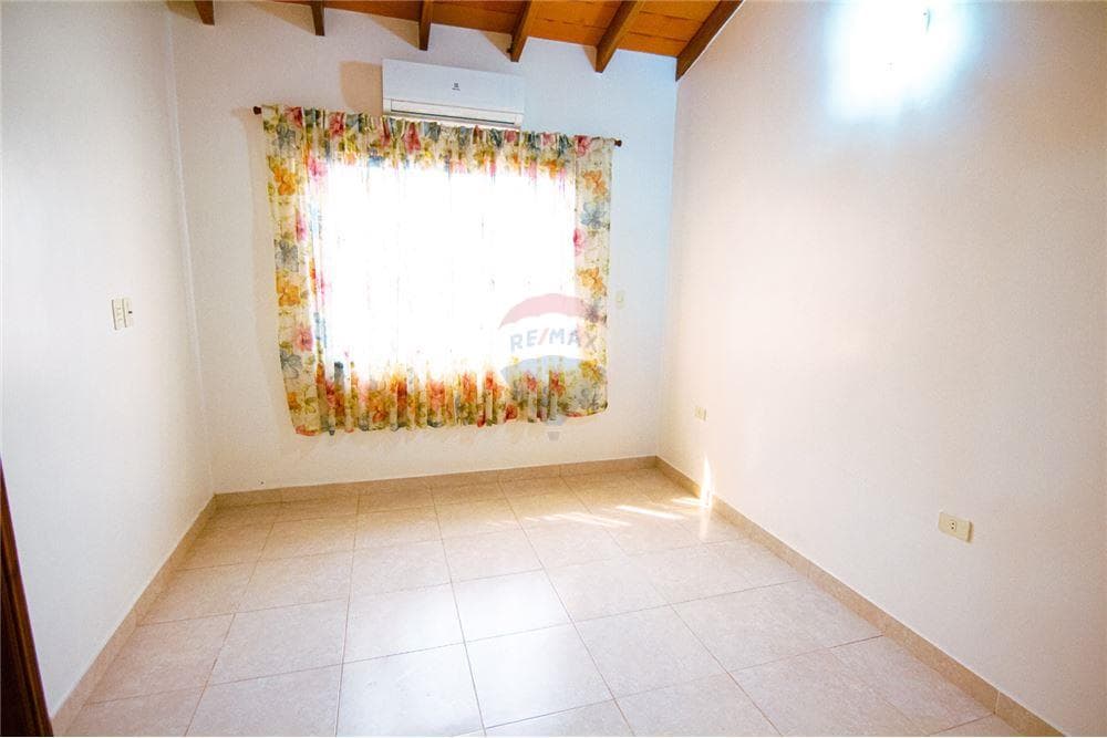 Chalet - Venta - Lambaré, Central, Paraguay, foto 2