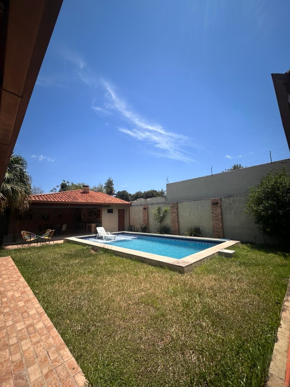 Vendo hermosa y amplia casa en lambare