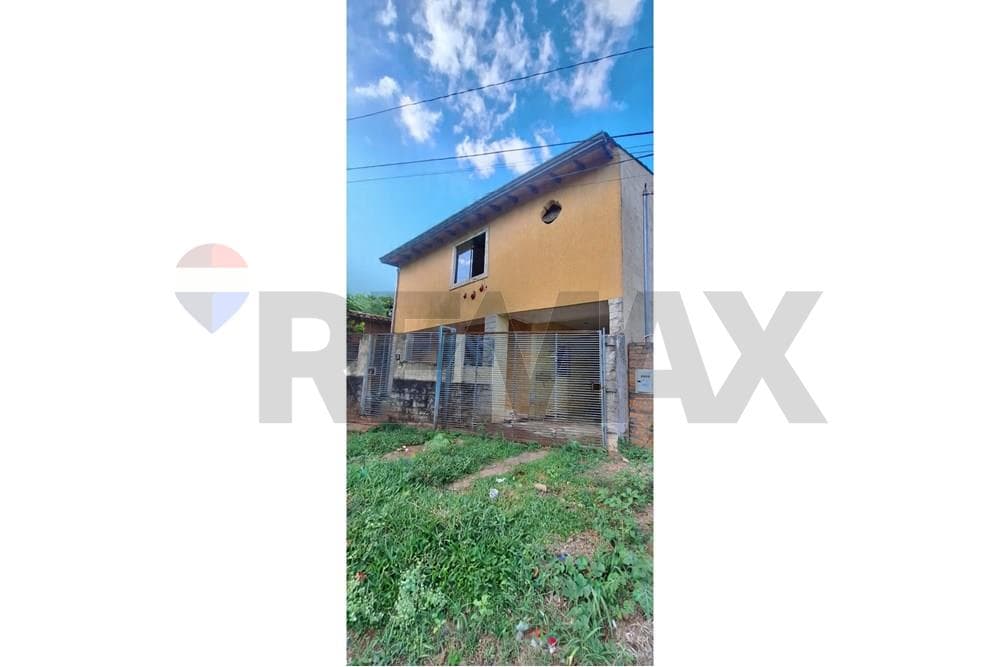 Vendo casa en Villa Elisa barrio mbocayaty