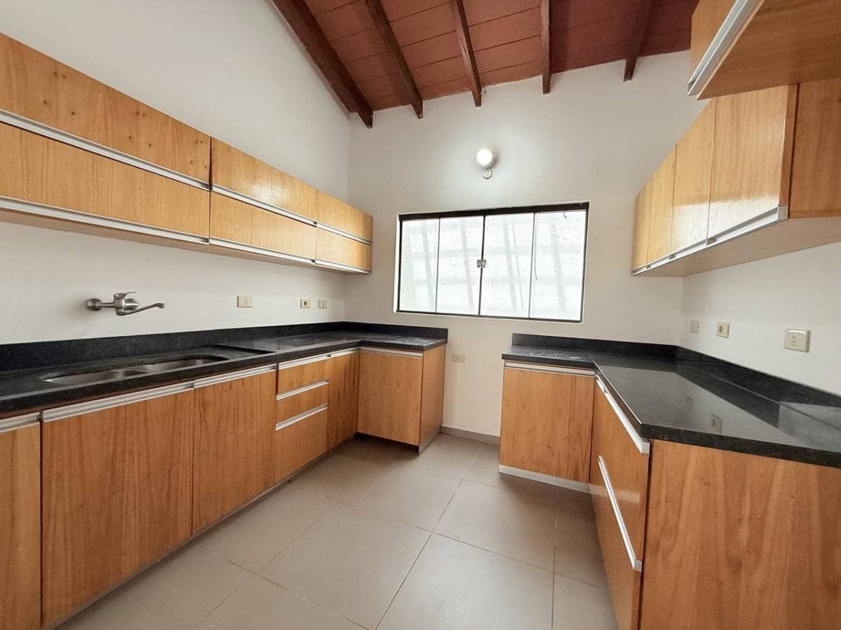 En venta casa en esquina a una cuadra de Américo Picco, foto 5