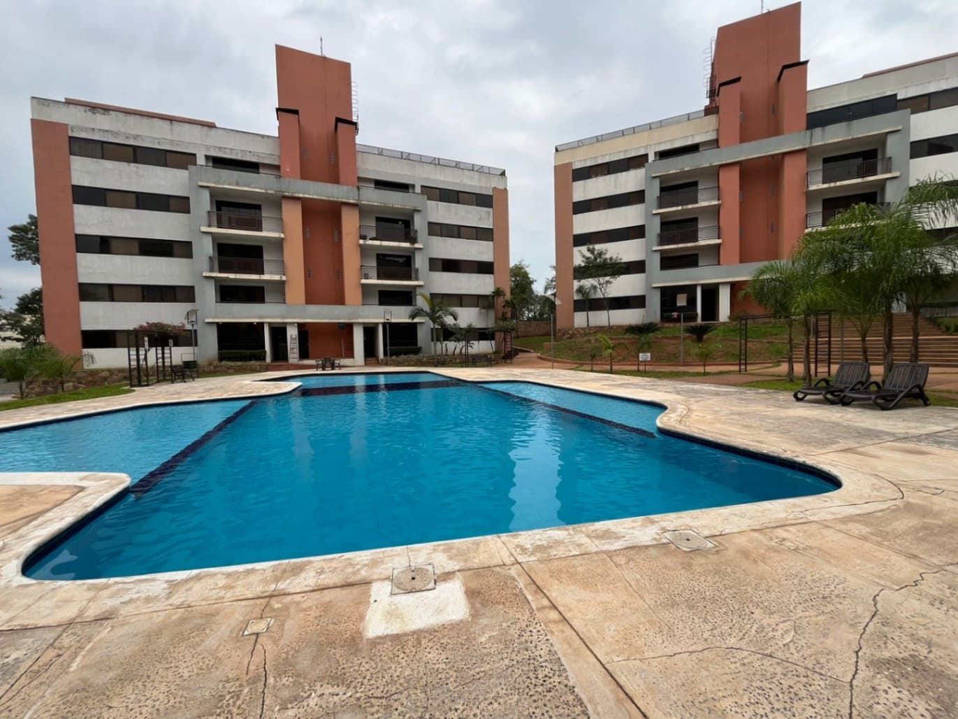Departamento en alquiler de 3 dormitorios c/ cochera en Ñemby, foto 3