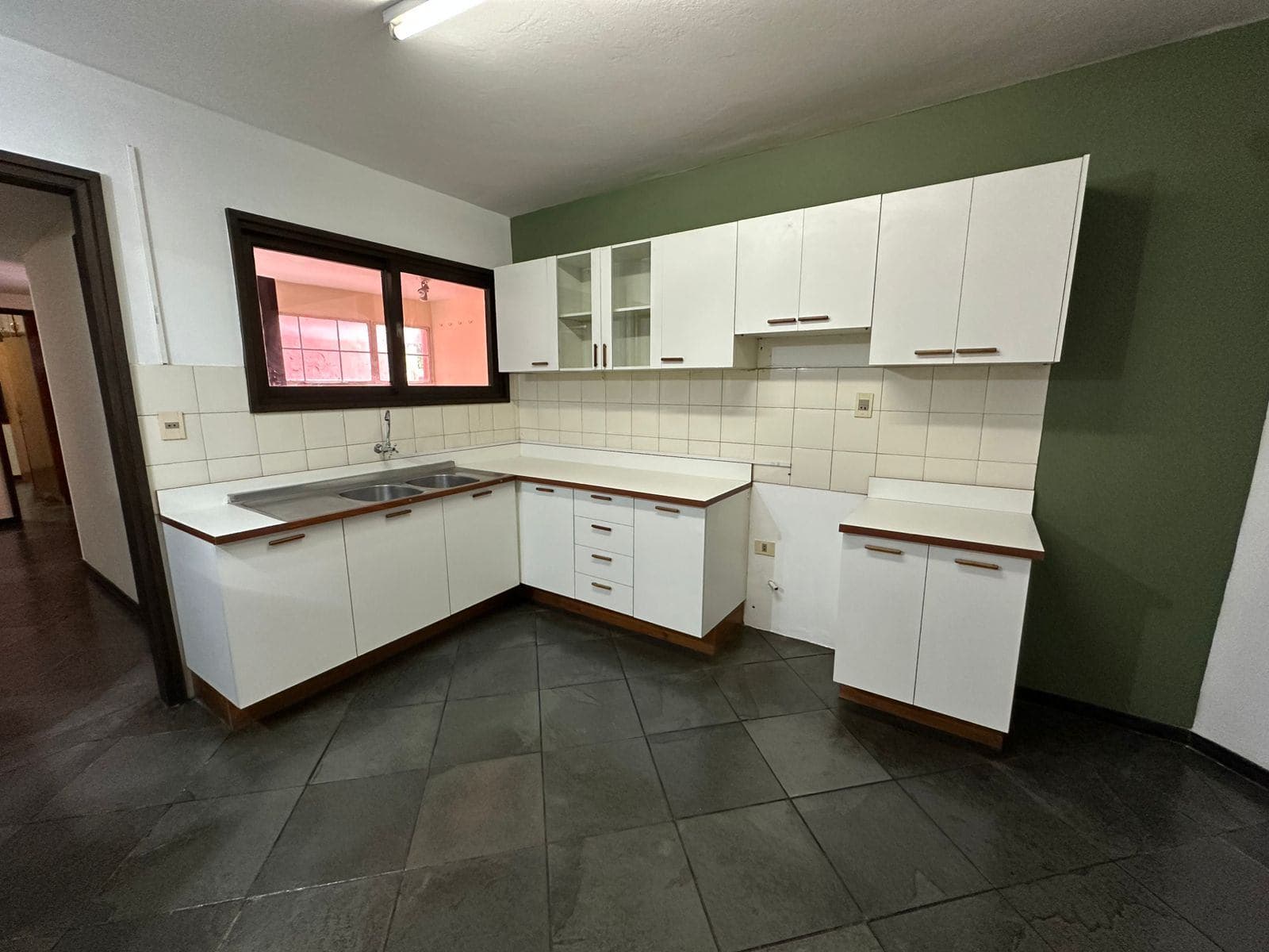 Departamento en alquiler de 3 dormitorios c/ cochera en Villa Morra — foto 3
