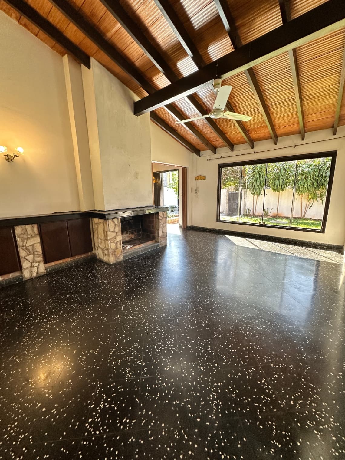 Casa en alquiler c/ cochera en Mburicaó — foto 5