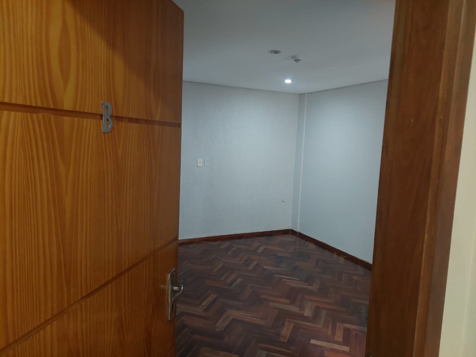 Oficina en alquiler ubicado en Villa Morra, foto 5