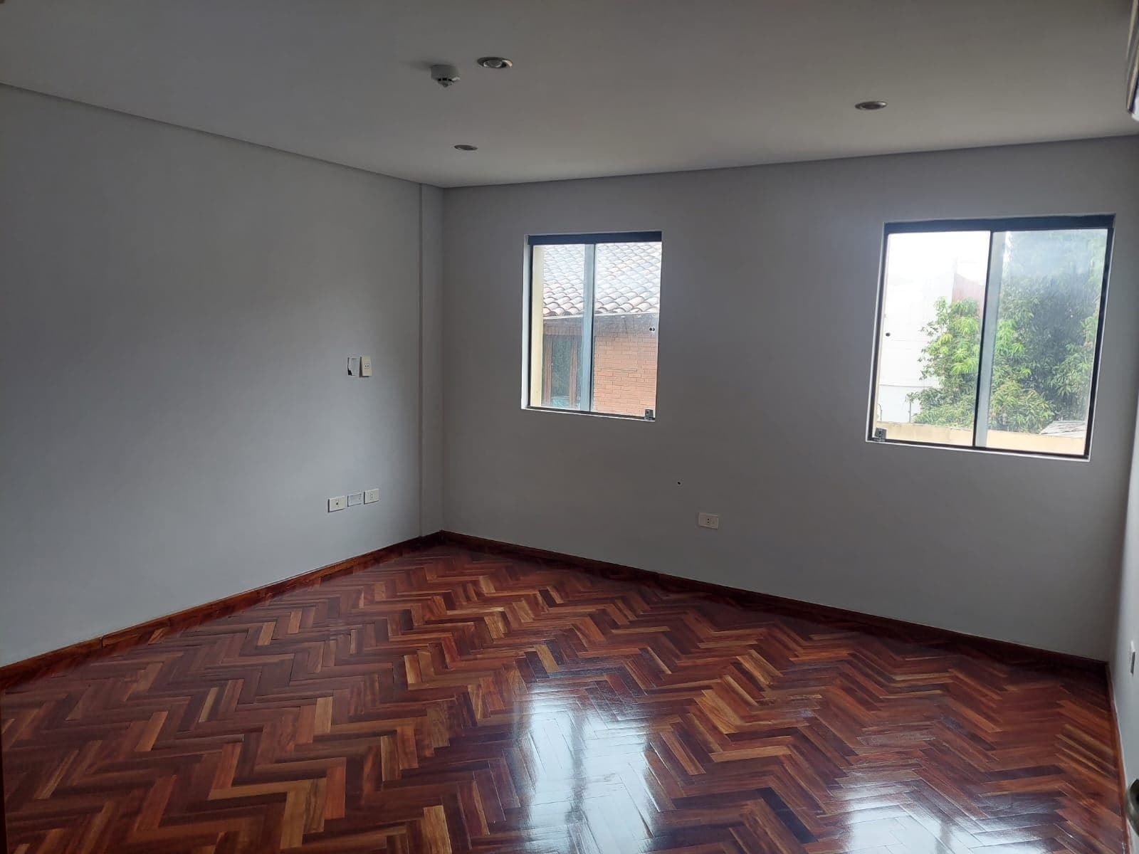 Oficina en alquiler ubicado en Villa Morra, foto 5