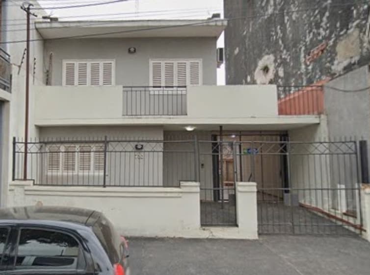 Casa En Venta C/ Cochera En Ciudad Nueva