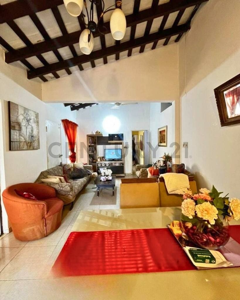 En venta Casa con 2 locales comerciales Barrio Mburucuyá — foto 3