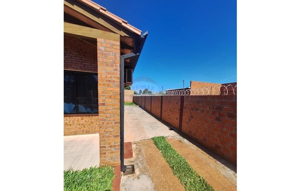 Casa en Venta – Ñemby, Barrio San Carlos, foto 5