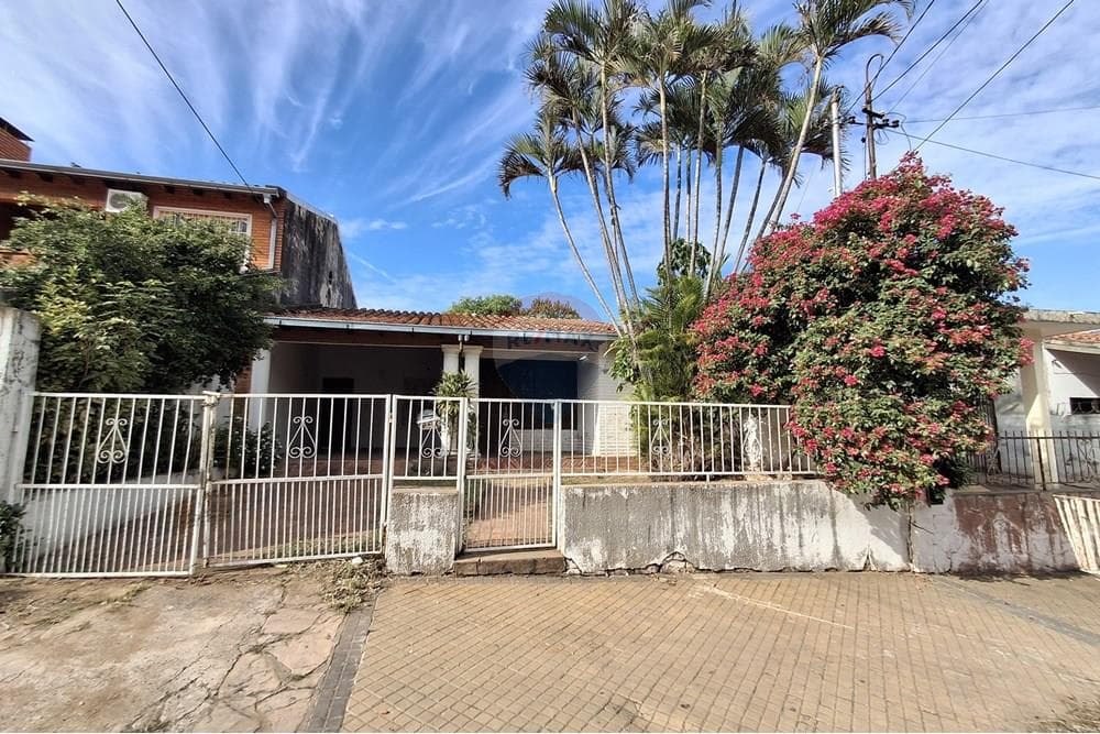 Terreno con casa a refaccionar en b° Jara, foto 1