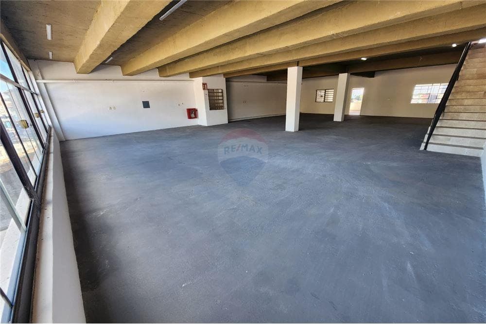 Amplio edificio comercial en el mercado 4, foto 5