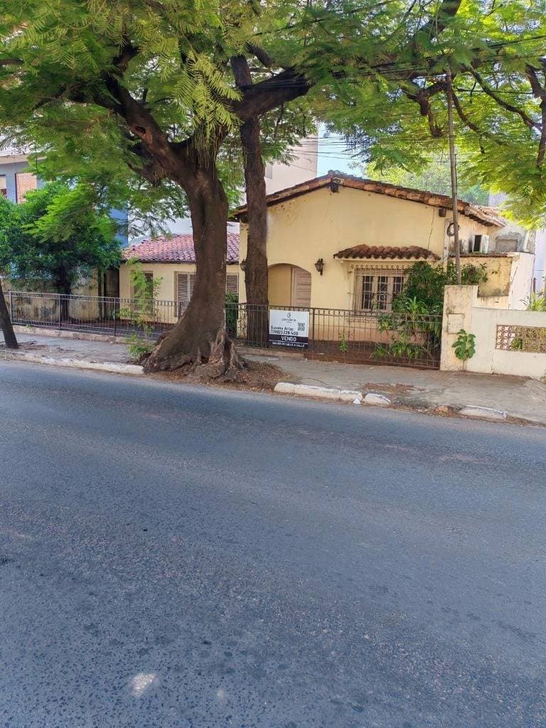 Propiedad con casa sobre Av Sacramento c/ España