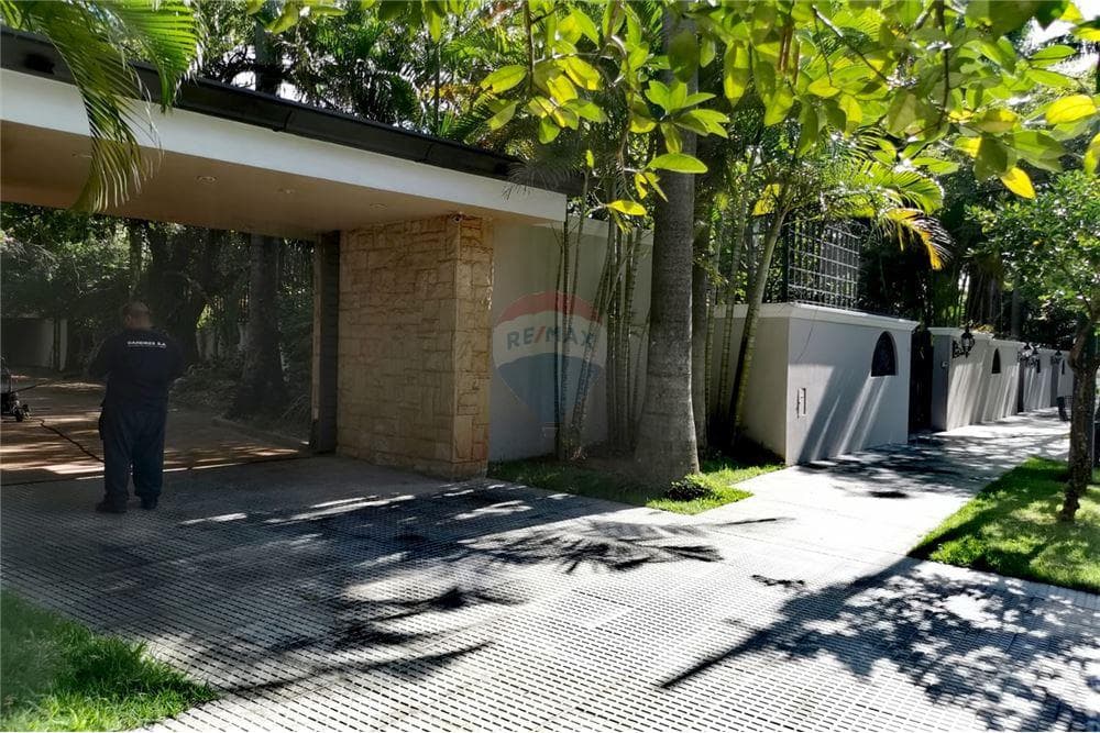 En Venta Lujosa Residencia -Los Laureles, Asuncion, foto 4