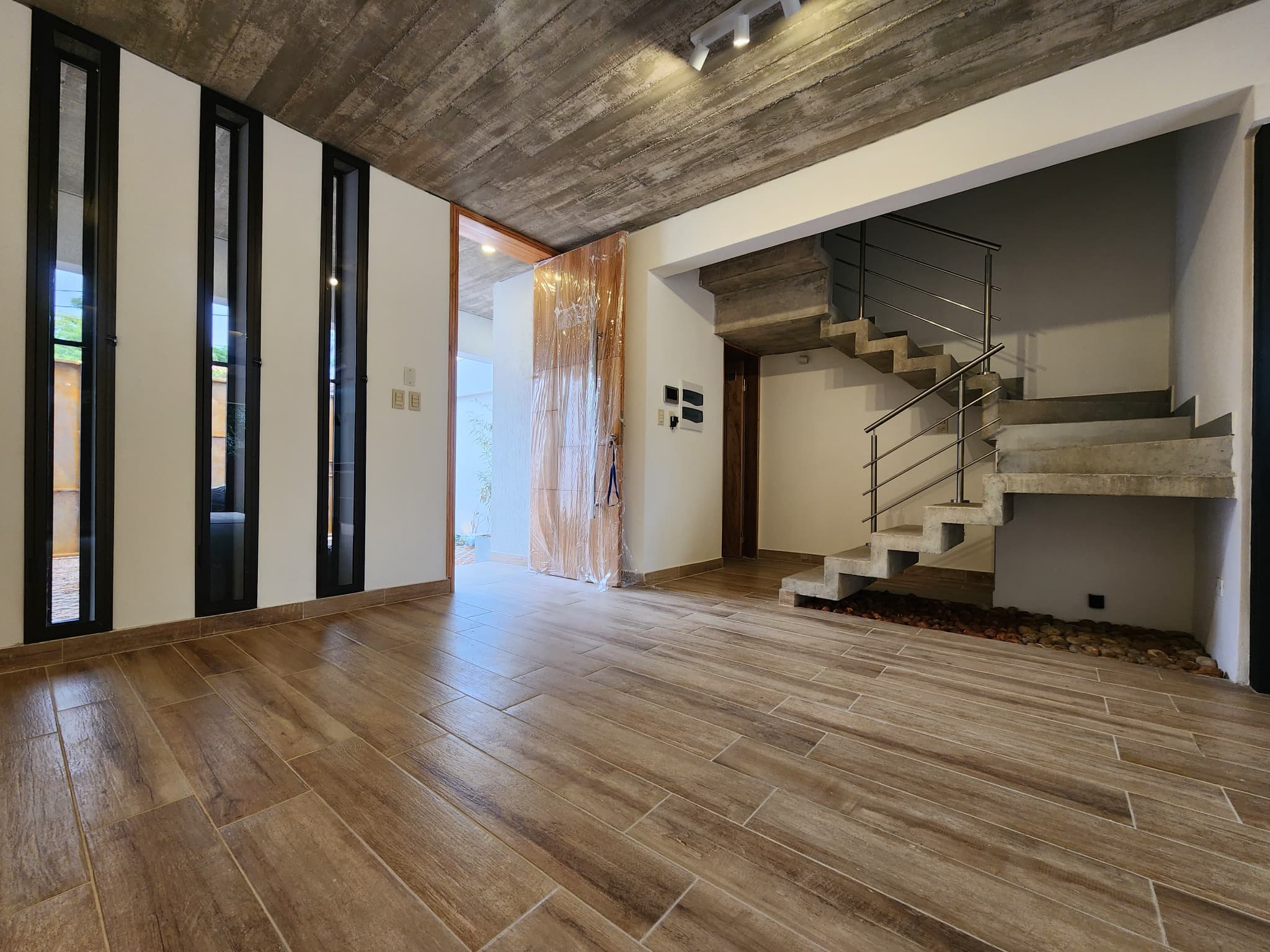 En Alquiler - Hermoso Duplex Con Amplio Jardin Zona Peron, foto 5