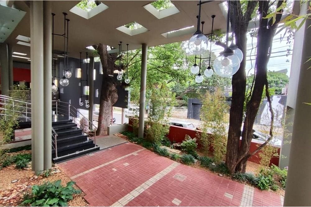 Local Comercial - Alquiler - Asunción Villa Morra — foto 3