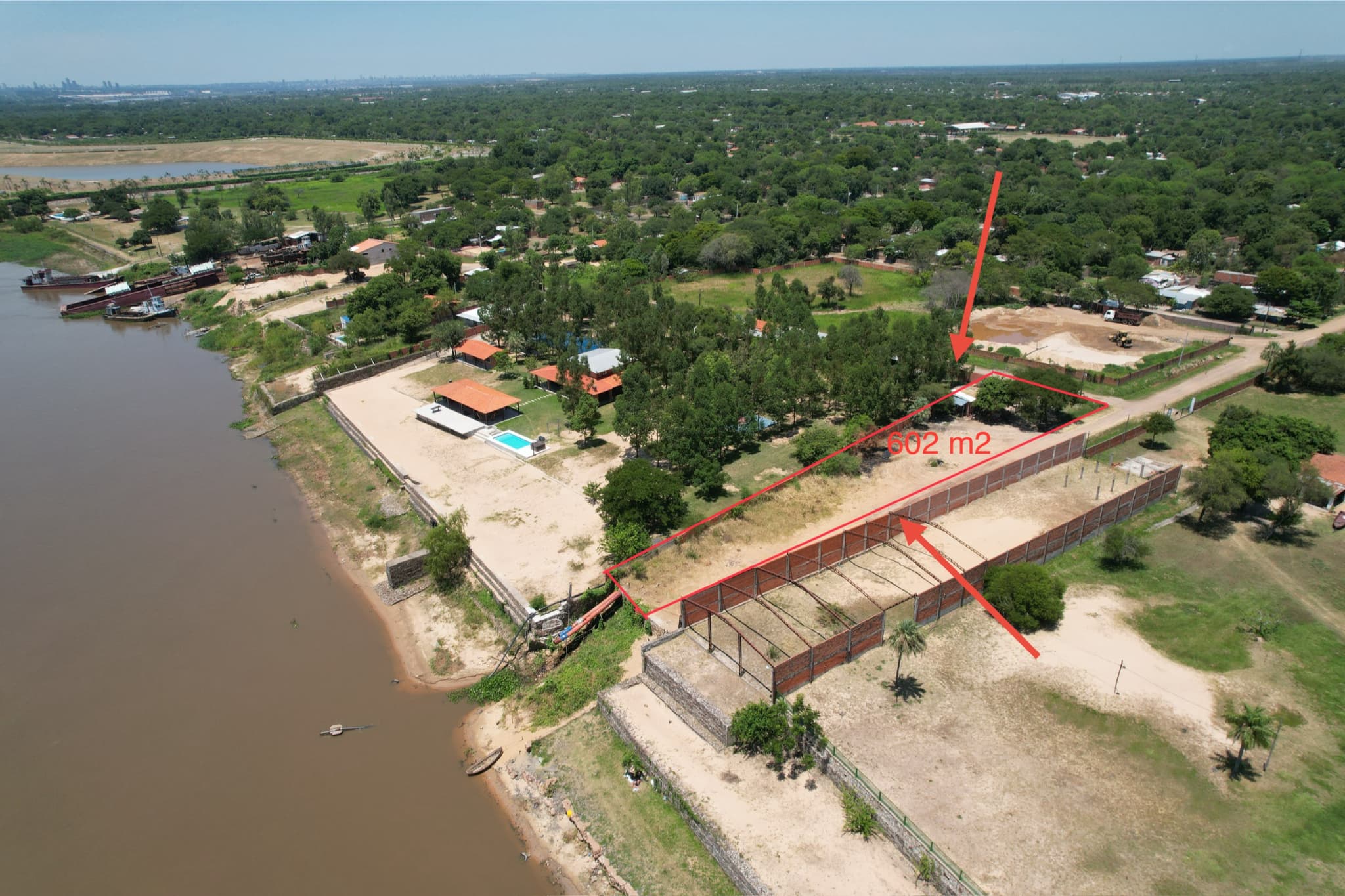 ¡Oportunidad Única! Terreno en Esquina y sobre el Río Paraguay (Zona Remansito)