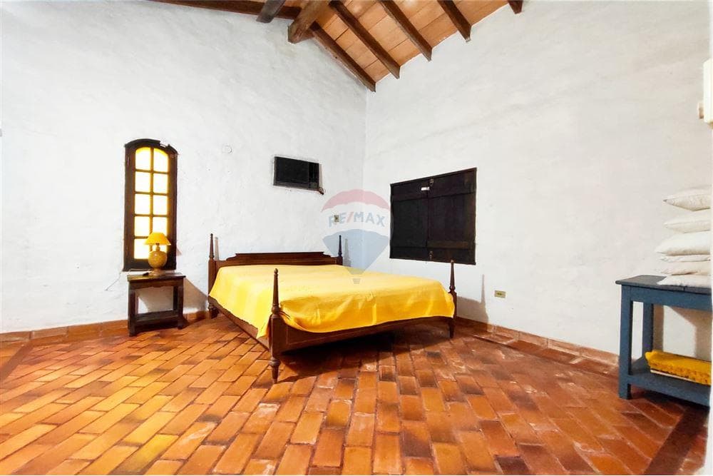 Vendo terreno de 6.699m2 sobre Ruta- Aregua