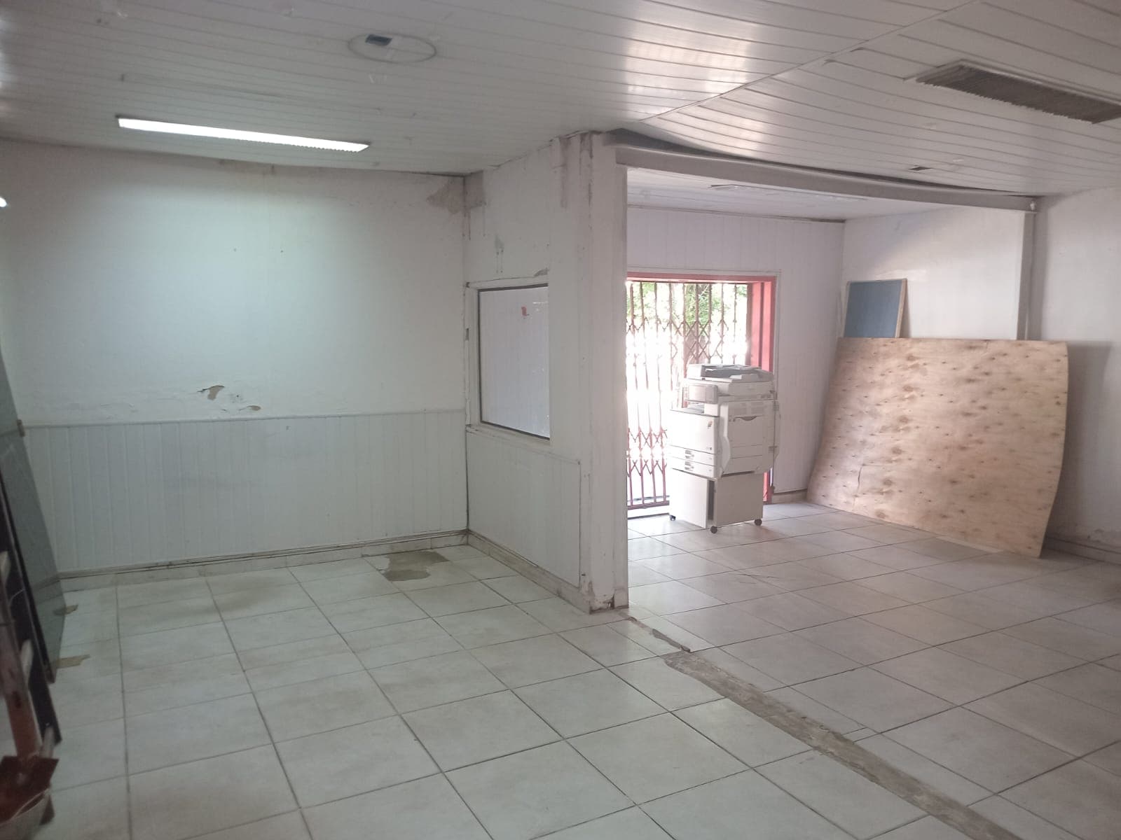 amplio salón en Asunción sobre Av. Estados Unidos esq. 5ta avenida, foto 4