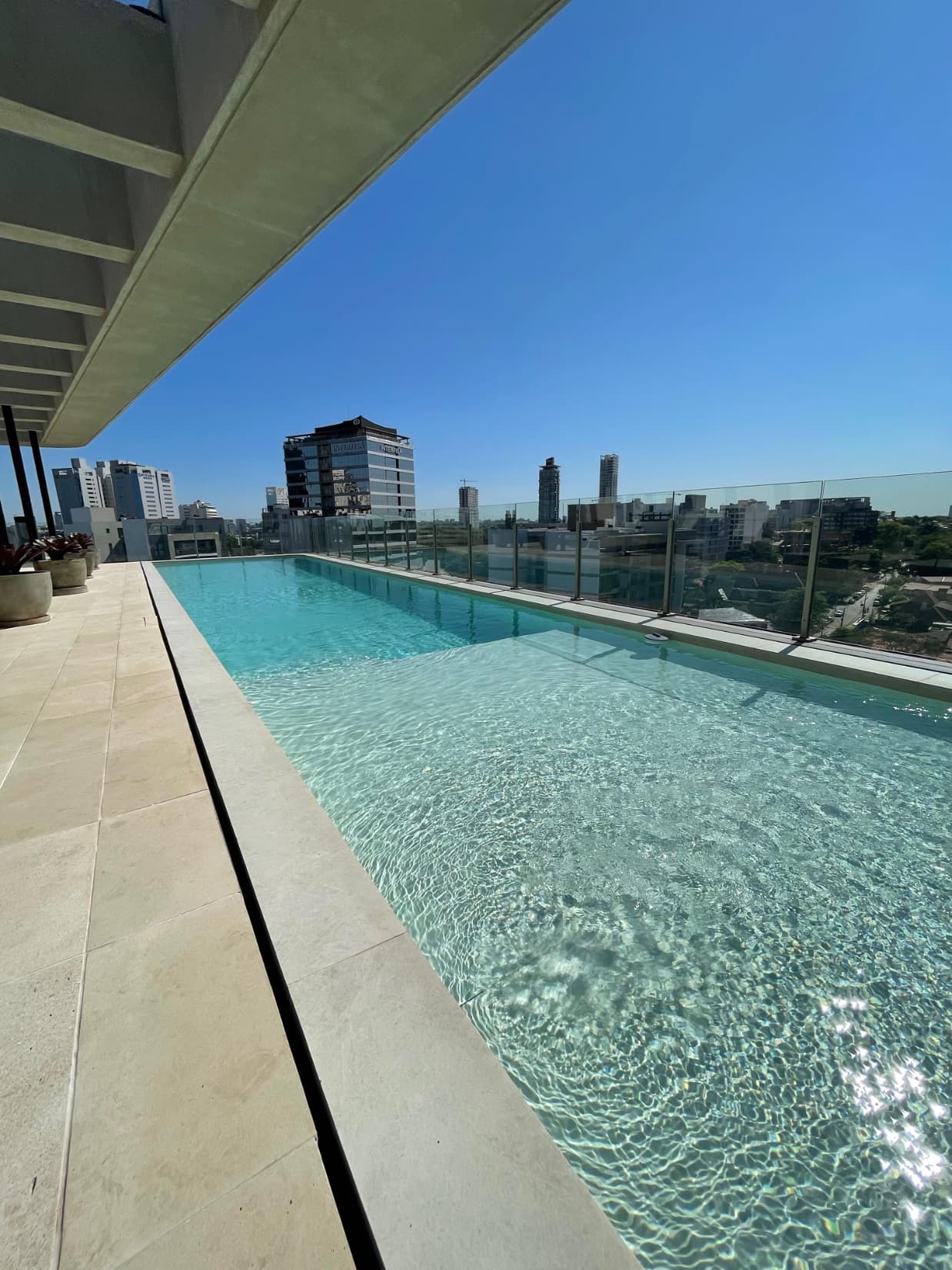 Zona shopping del sol - en alquiler, lujoso departamento de 3 drios en suite — foto 2