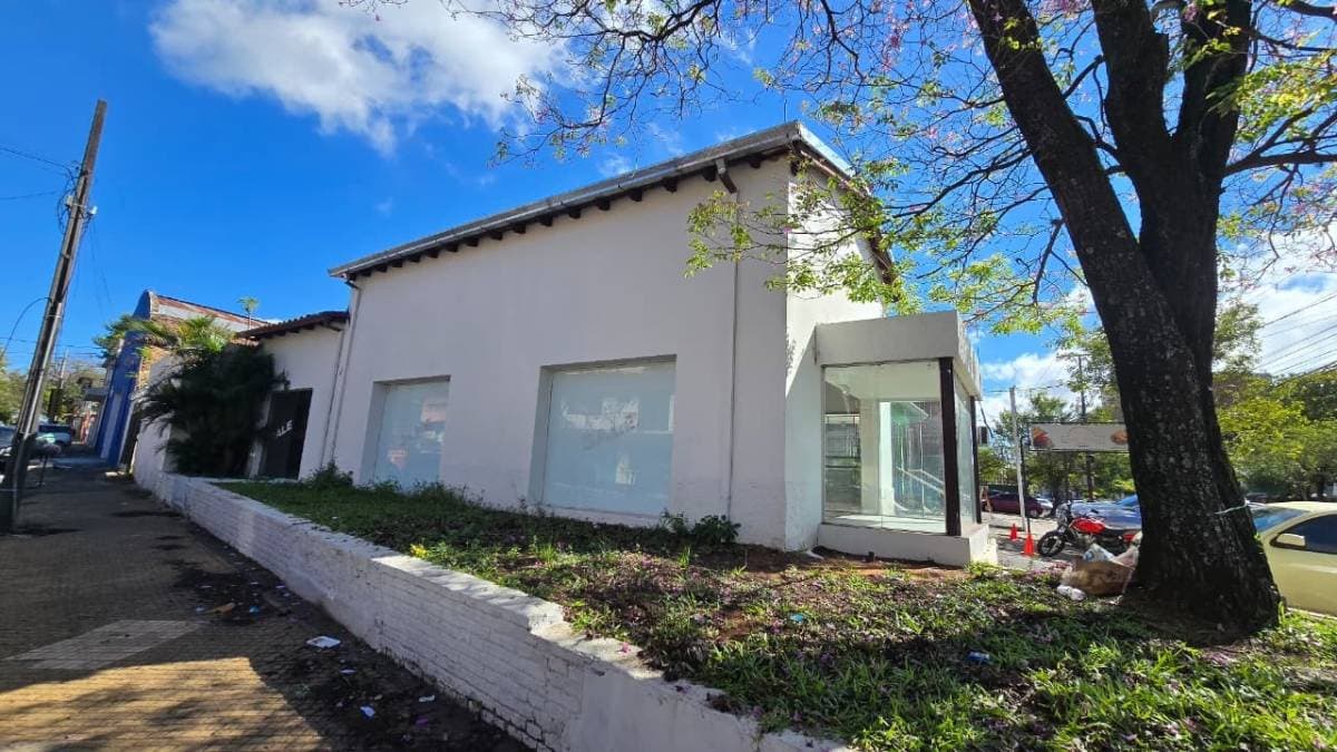 Salones Comerciales en Alquiler – Esquina en Ciudad Nueva