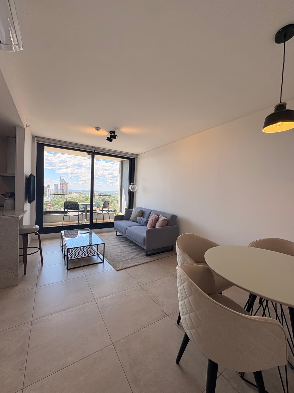 Avda. Santísima Trinidad, en alquiler depto de 1 dormitorio amoblado — foto 3