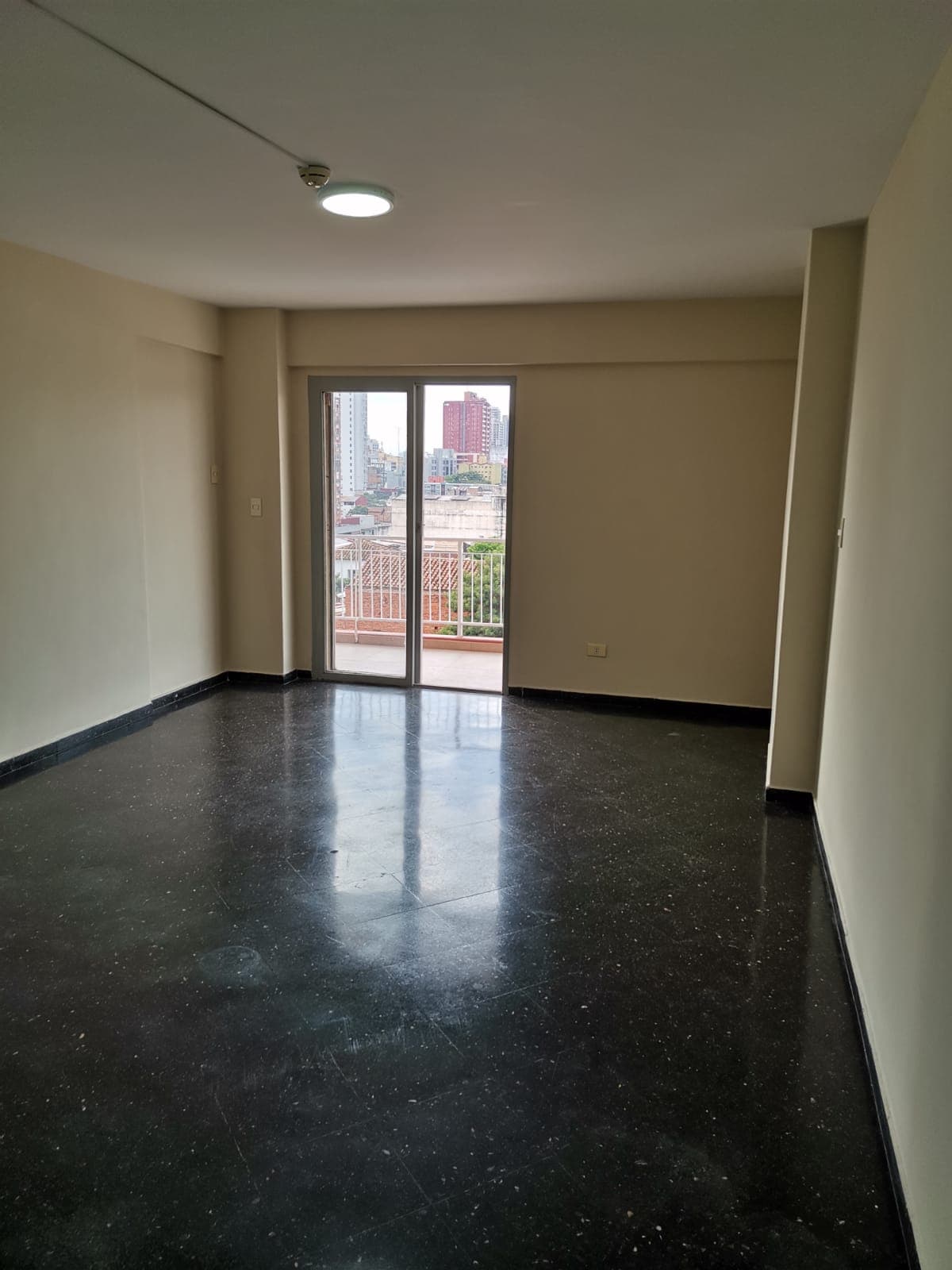 En alquiler departamento 2 hab. En la catedral asuncion — foto 3
