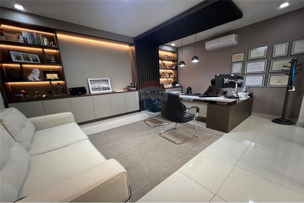Oficinas corporativas premium en venta en La Encarnación con múltiples salas