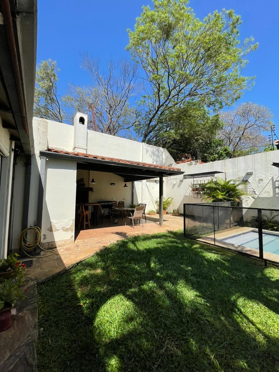 Se vende hermosa casa residencial con piscina y quincho en Bo Mburucuya, foto 2