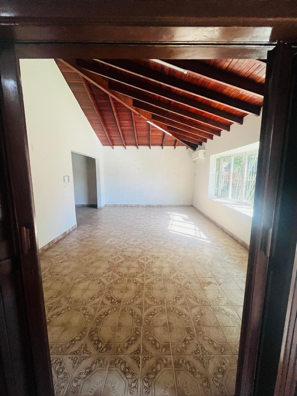 **vendo o alquilo casa con piscina y quincho en Las Lomas – a refaccionar**, foto 2