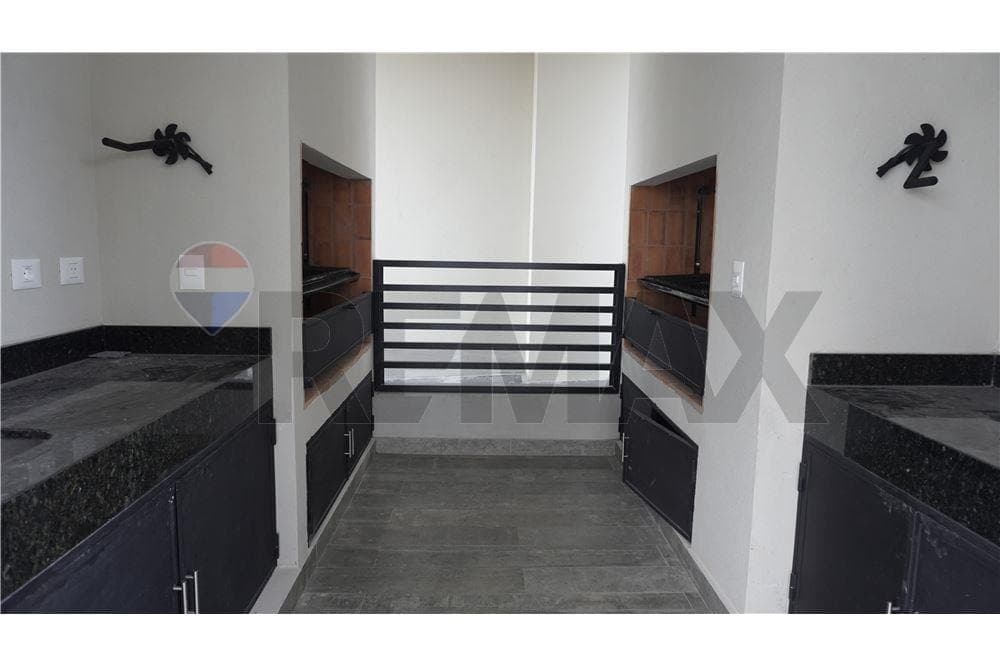 Departamento de 1 Dormitorio + Cochera + Baulera en Los Laureles, foto 4