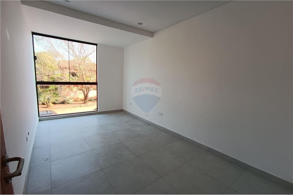 DUPLEX EN Luque Ubicado en Loma Merlo, a 1/2 cuadra de la avenida América, foto 3