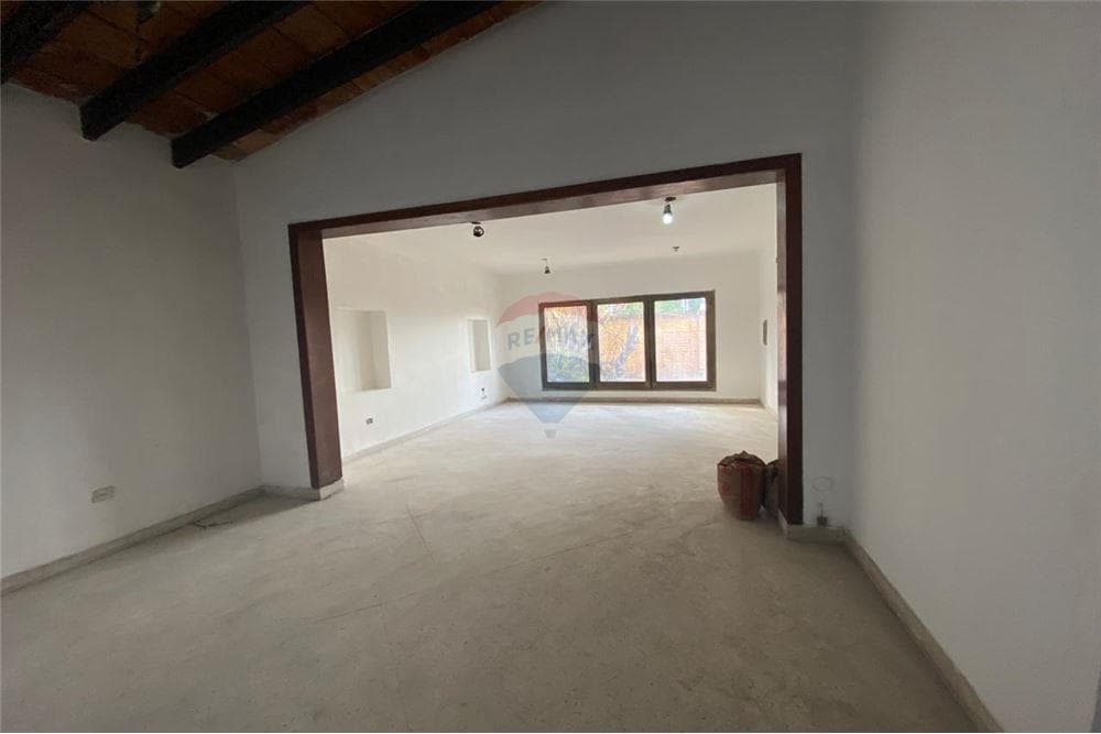 Residencia - Alquiler - San Jorge, Paraguay, Le falta cariño!, foto 2