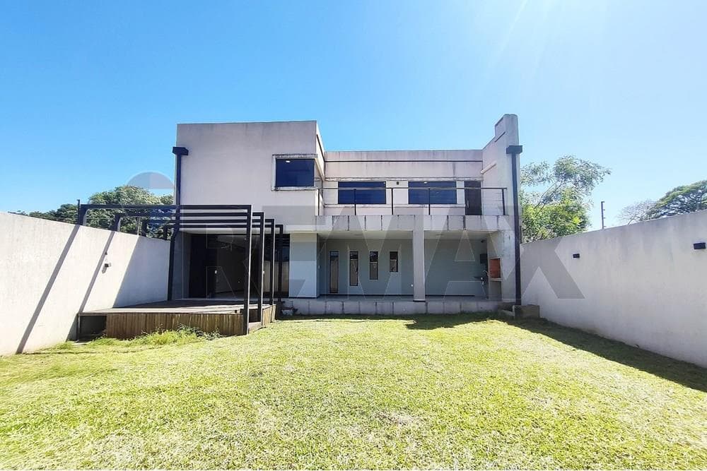 En venta casa en Luque, foto 3