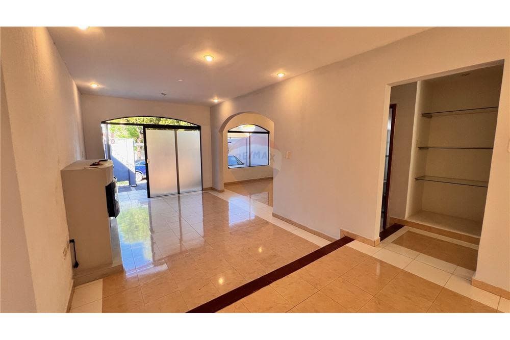 Amplio Duplex en Alquiler, zona Av. Venezuela, foto 3