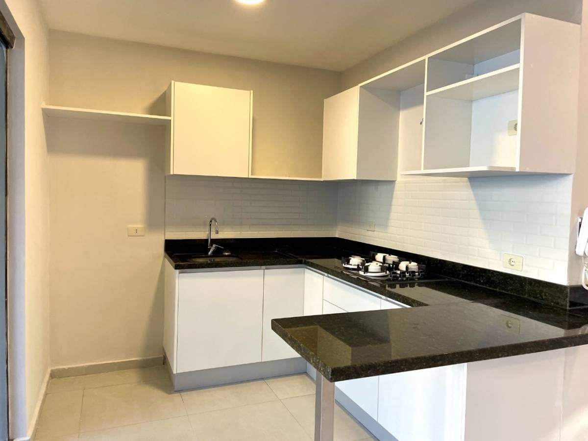 Duplex a estrenar en lambare, zona parques del yacht, foto 2