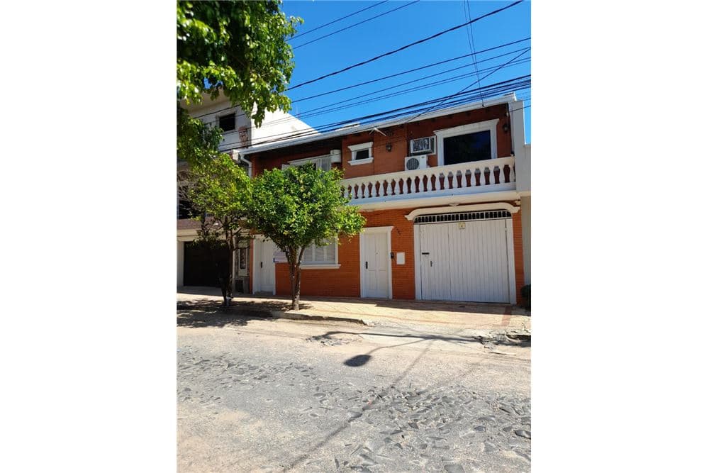 Casa con Piscina Bo. Bernardino Caballero Asunción