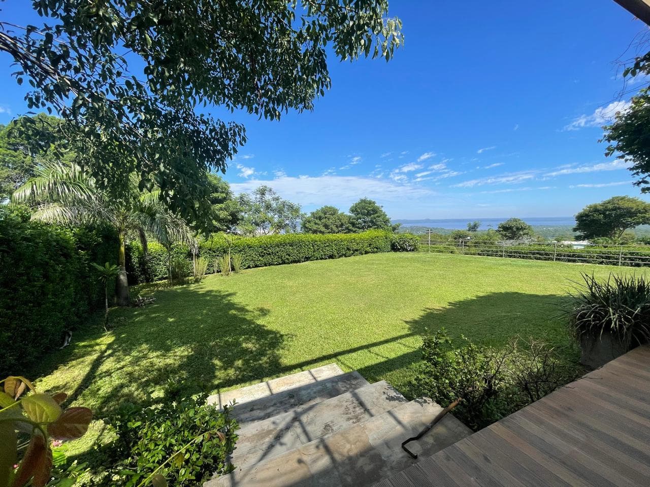 Exclusiva Residencia en San Bernardino: Lujo y Vistas Panorámicas al Lago, foto 5