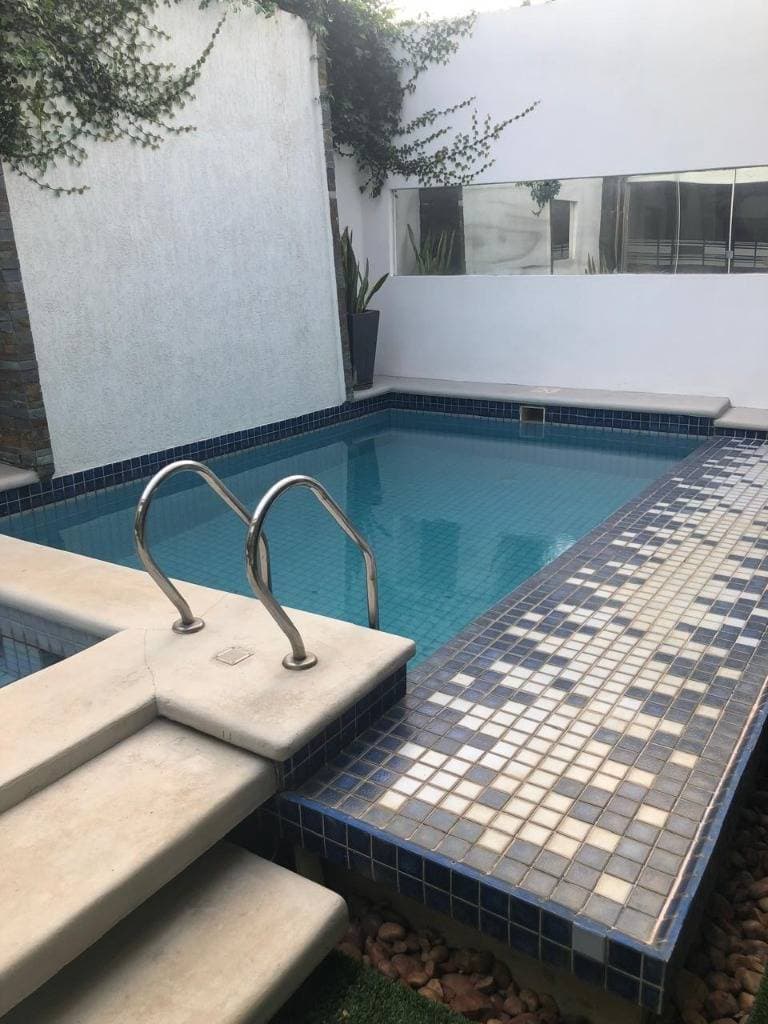 Alquilo casa finamente amoblada zona marical lopez shopping