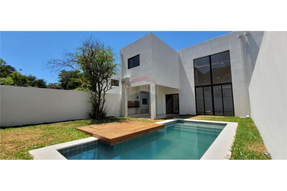 Alquilo hermoso dúplex en Luque