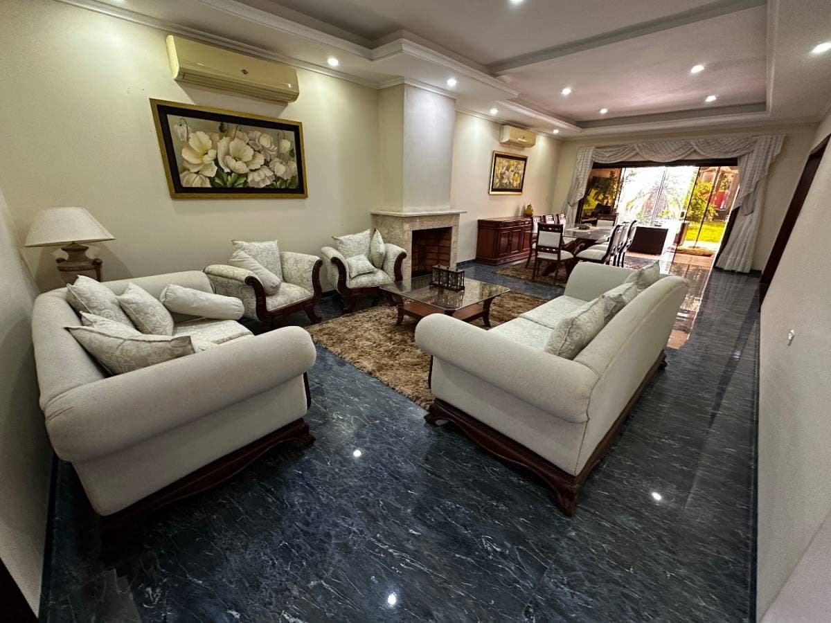 Casa Residencial En Venta Amplia, Amoblada En Los Laureles, foto 3
