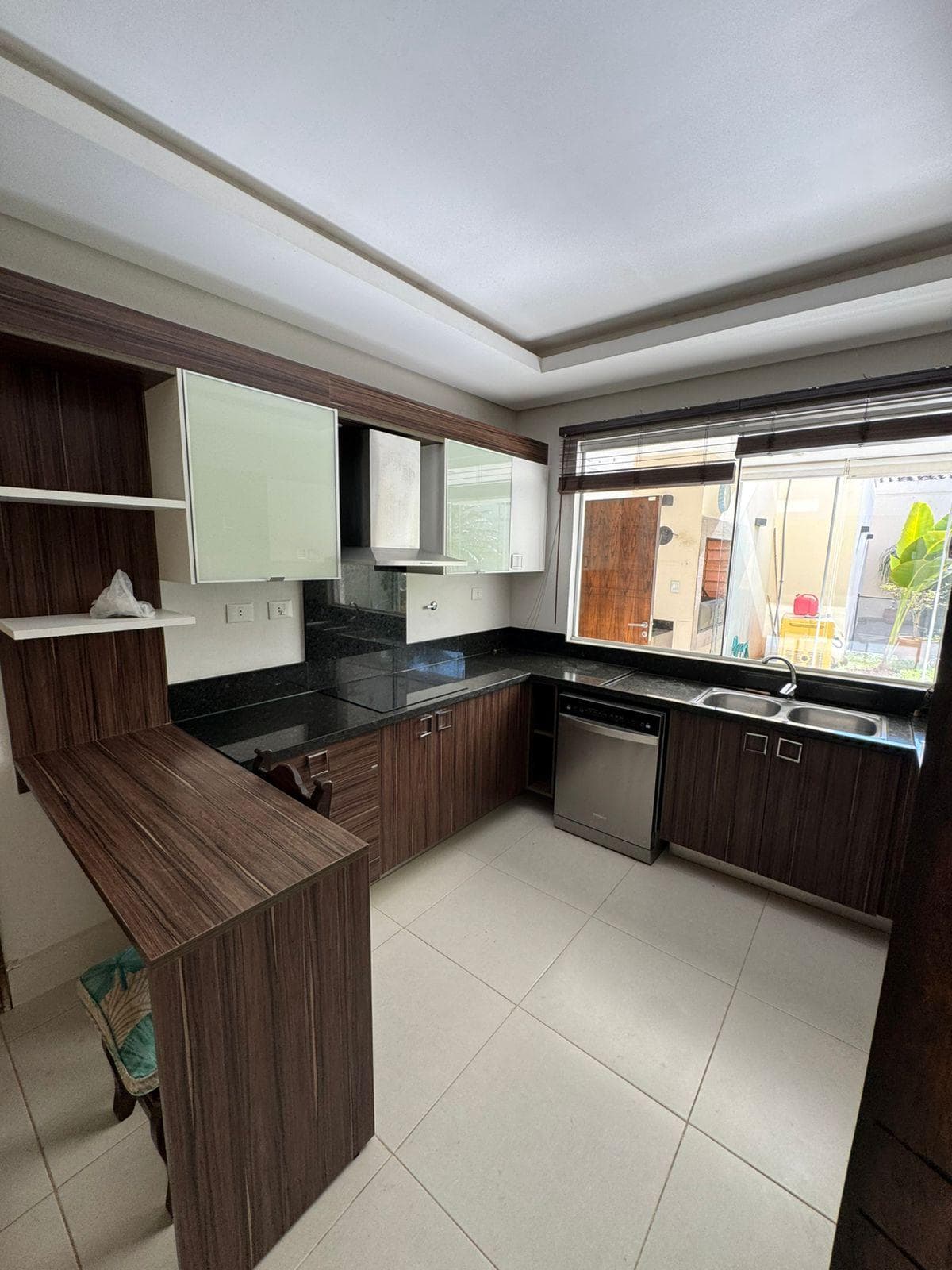 En alquiler casa 3dorm. En suite barrio mburucuya / b.madame lynch, foto 3