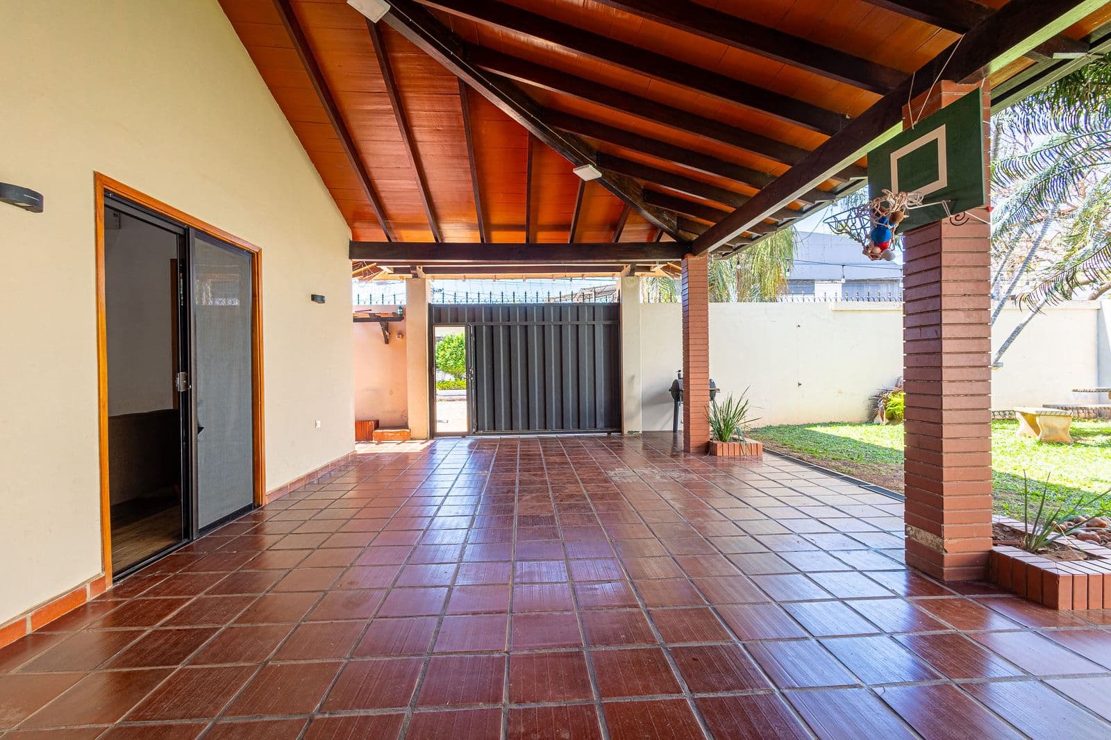 En venta casa con salón comercial en esquina en Fernando de la Mora z/ Norte, foto 2