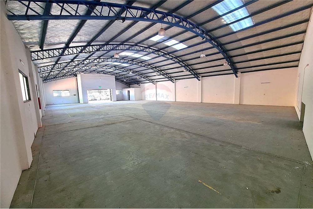 Complejo de depositos y oficinas en lambare, foto 1